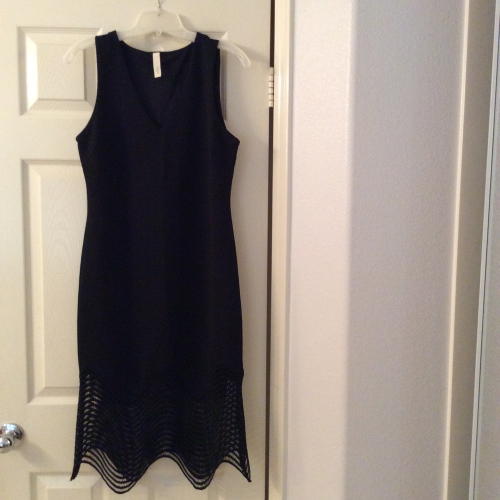“NWOT” Noire La V-Neck Dress
